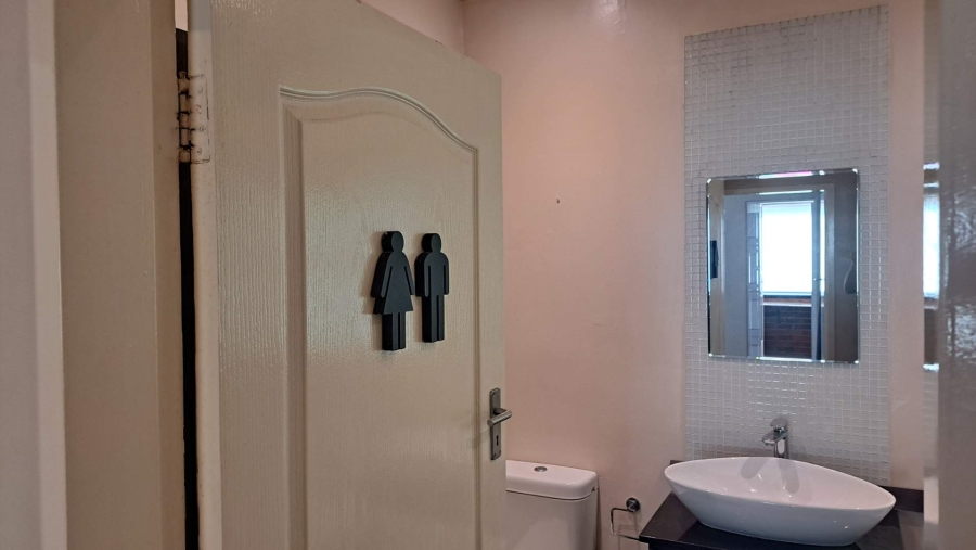 To Let 2 Bedroom Property for Rent in Robindale Gauteng