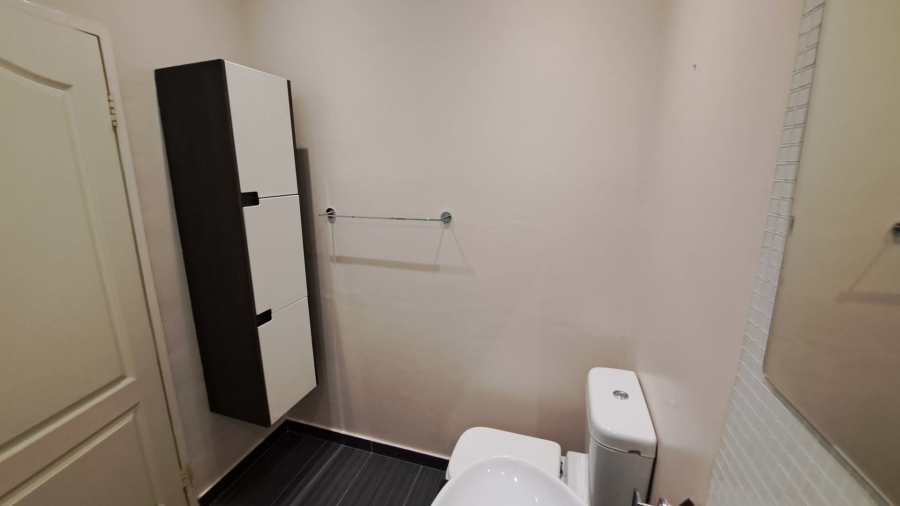 To Let 2 Bedroom Property for Rent in Robindale Gauteng