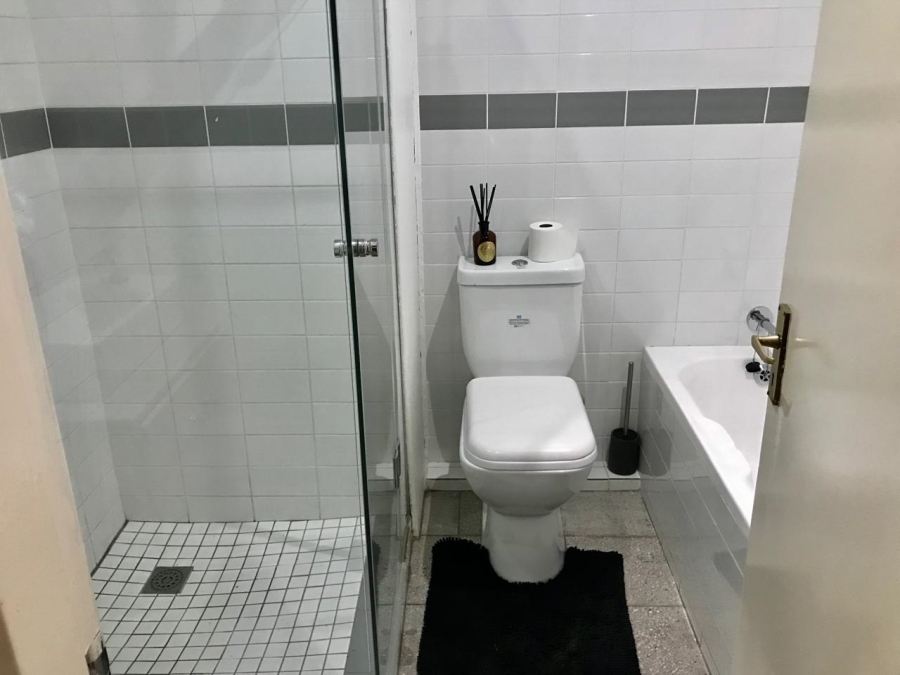 To Let 2 Bedroom Property for Rent in Illovo Gauteng