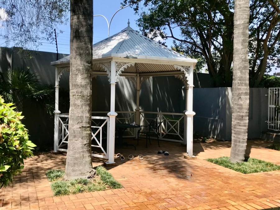 To Let 2 Bedroom Property for Rent in Illovo Gauteng
