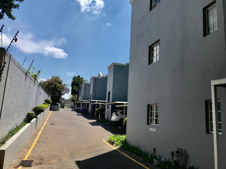 To Let 2 Bedroom Property for Rent in Illovo Gauteng