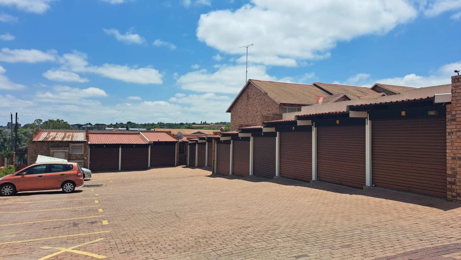 To Let 2 Bedroom Property for Rent in Ferndale Gauteng