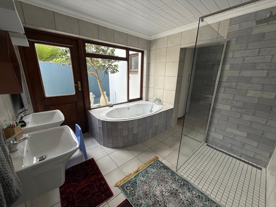 To Let 3 Bedroom Property for Rent in Melrose North Gauteng