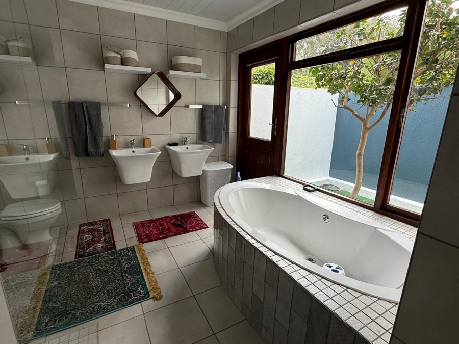 To Let 3 Bedroom Property for Rent in Melrose North Gauteng