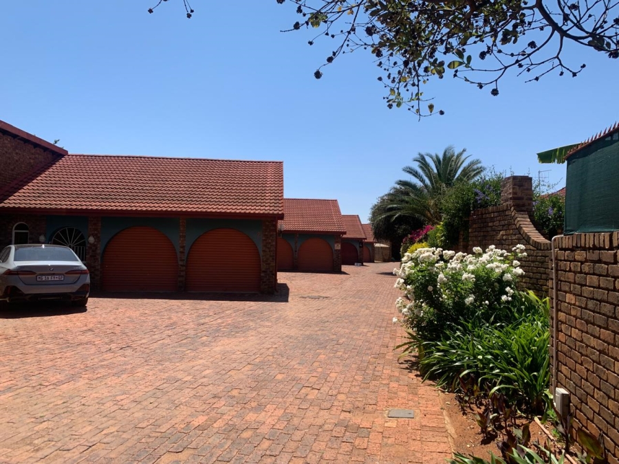 2 Bedroom Property for Sale in Birchleigh North Gauteng