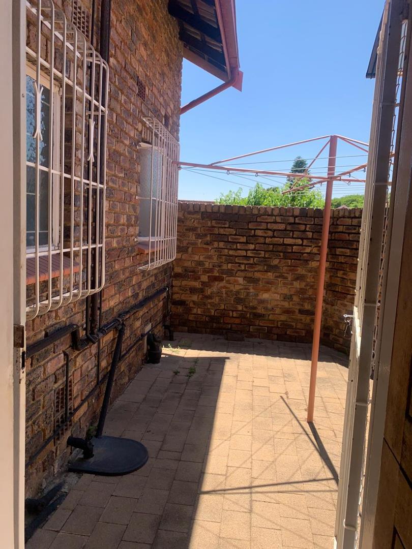 2 Bedroom Property for Sale in Birchleigh North Gauteng