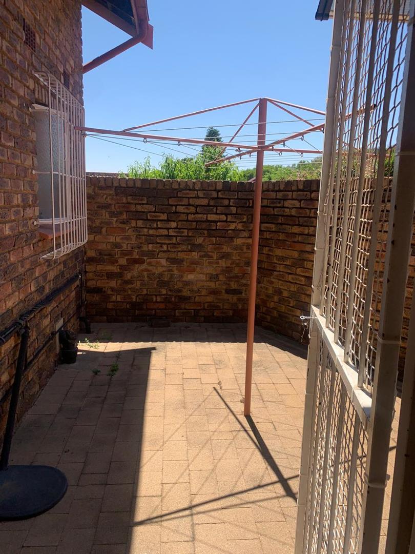 2 Bedroom Property for Sale in Birchleigh North Gauteng