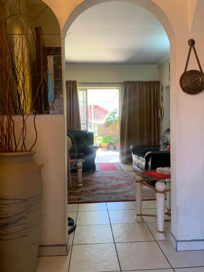 2 Bedroom Property for Sale in Birchleigh North Gauteng