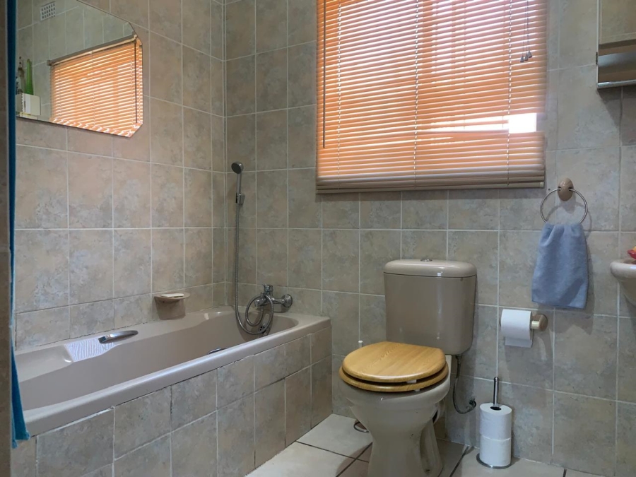 2 Bedroom Property for Sale in Birchleigh North Gauteng