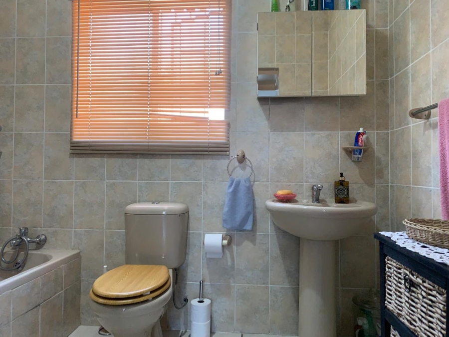 2 Bedroom Property for Sale in Birchleigh North Gauteng