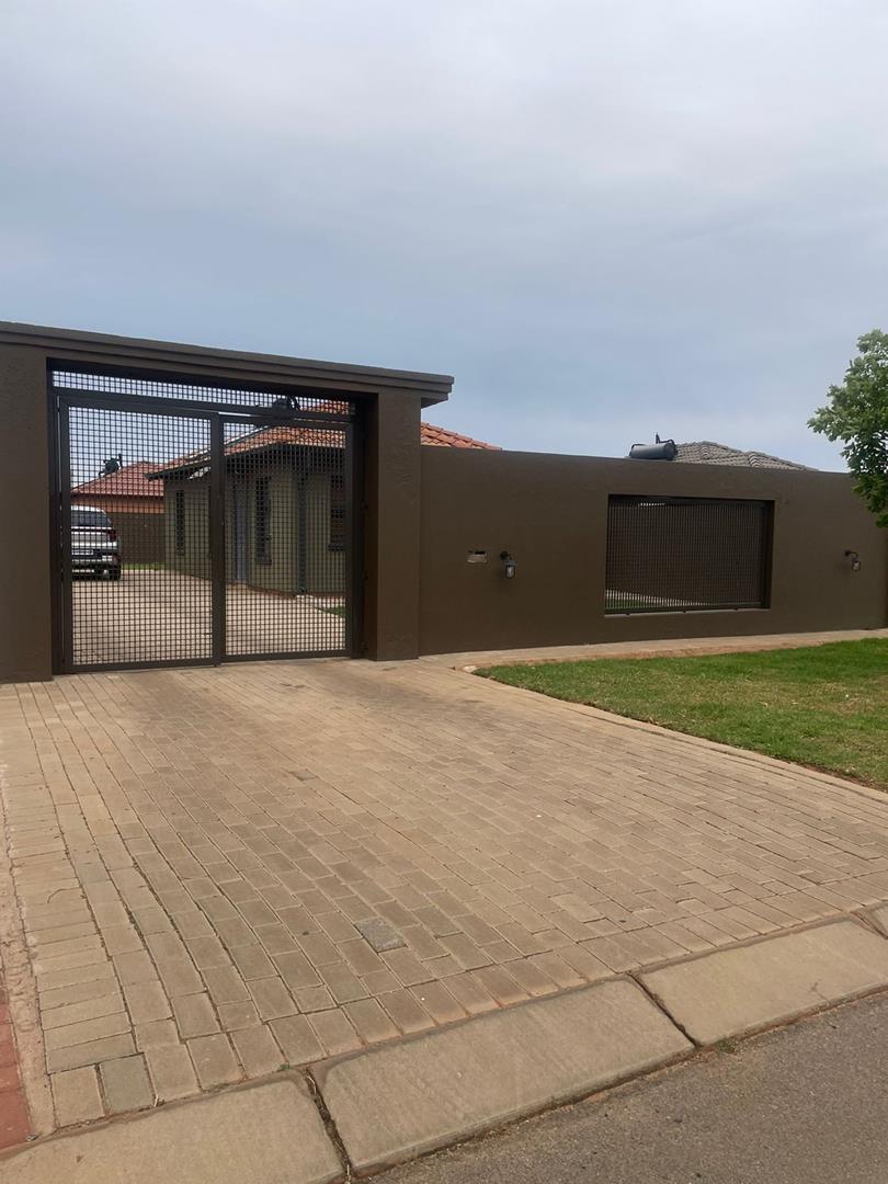 3 Bedroom Property for Sale in Protea Glen Gauteng