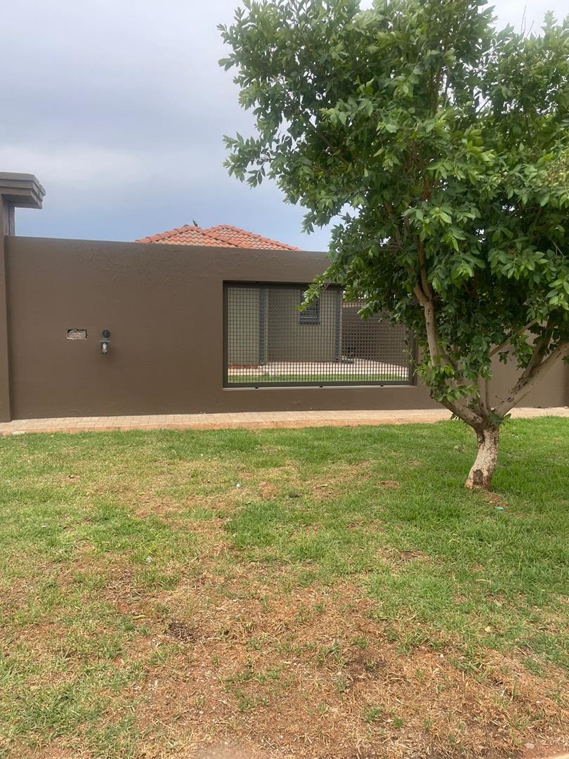 3 Bedroom Property for Sale in Protea Glen Gauteng