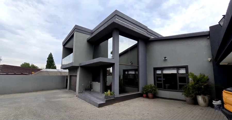 8 Bedroom Property for Sale in Alberante Gauteng