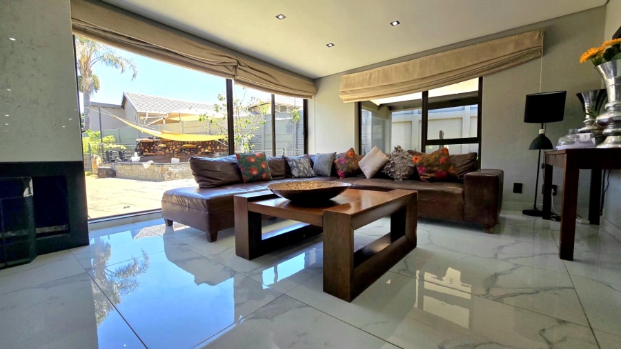 8 Bedroom Property for Sale in Alberante Gauteng
