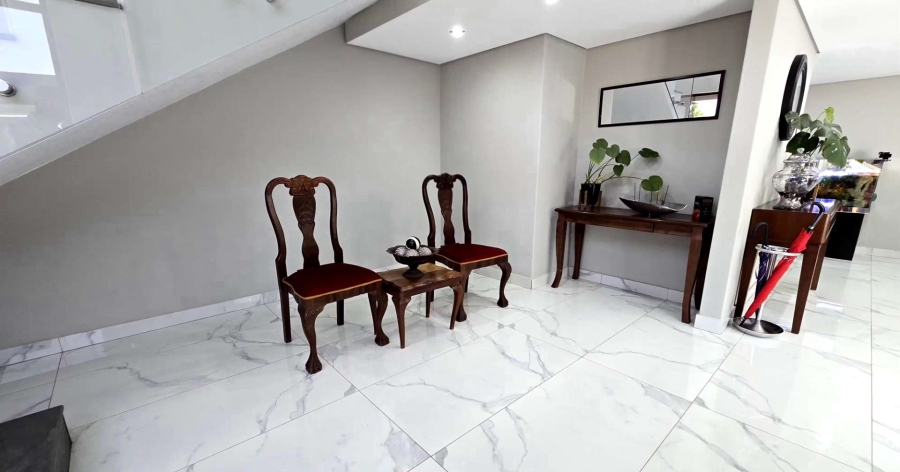 8 Bedroom Property for Sale in Alberante Gauteng