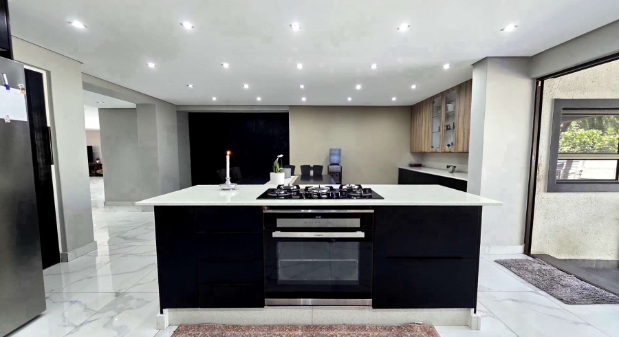 8 Bedroom Property for Sale in Alberante Gauteng