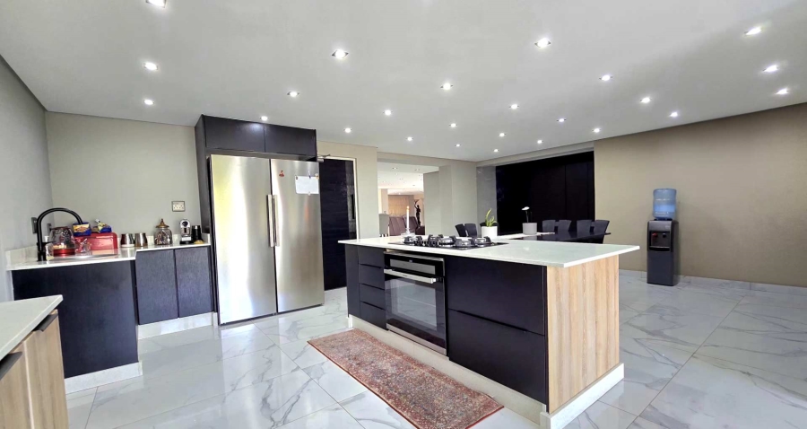 8 Bedroom Property for Sale in Alberante Gauteng