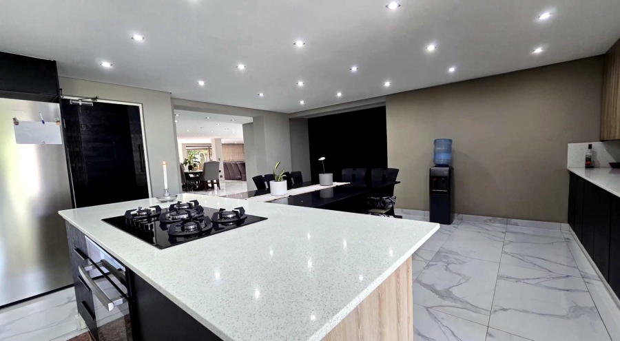 8 Bedroom Property for Sale in Alberante Gauteng