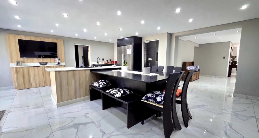 8 Bedroom Property for Sale in Alberante Gauteng