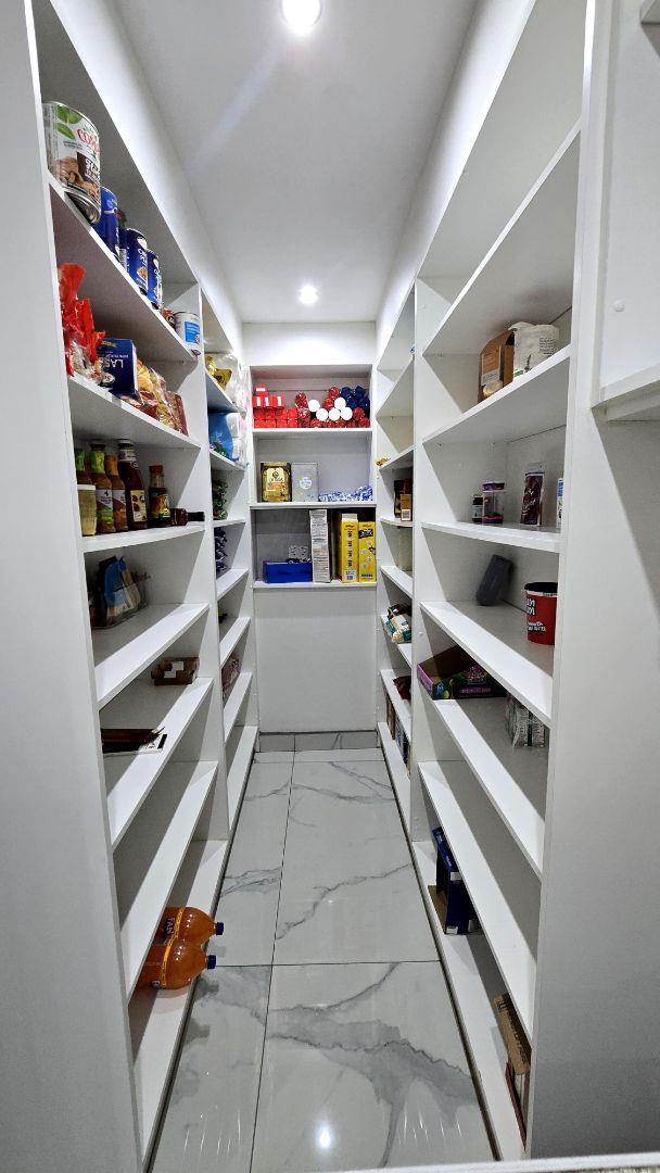 8 Bedroom Property for Sale in Alberante Gauteng