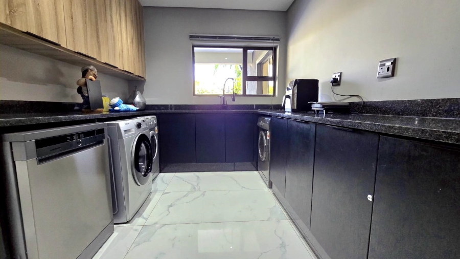 8 Bedroom Property for Sale in Alberante Gauteng