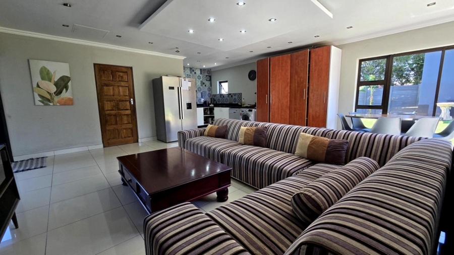 8 Bedroom Property for Sale in Alberante Gauteng