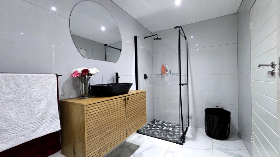 8 Bedroom Property for Sale in Alberante Gauteng