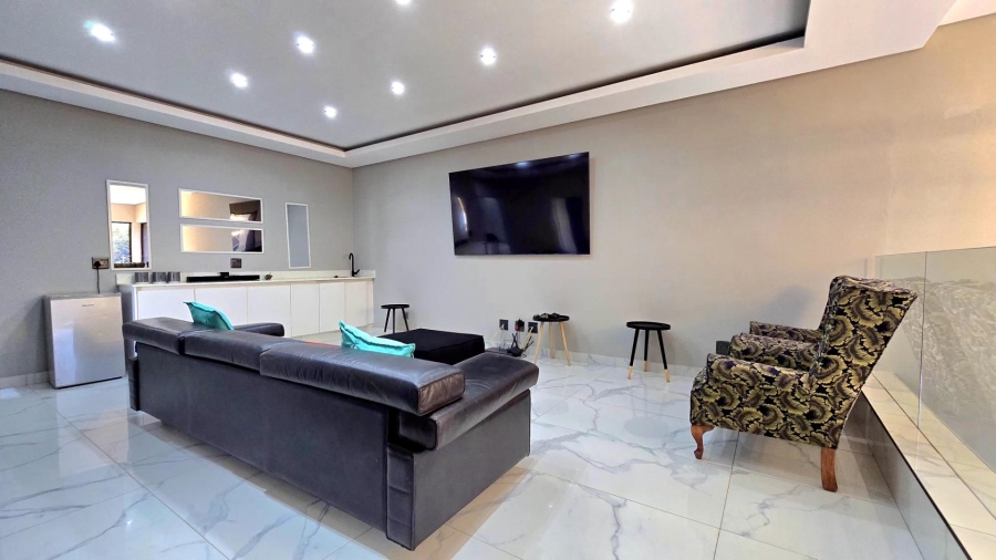 8 Bedroom Property for Sale in Alberante Gauteng