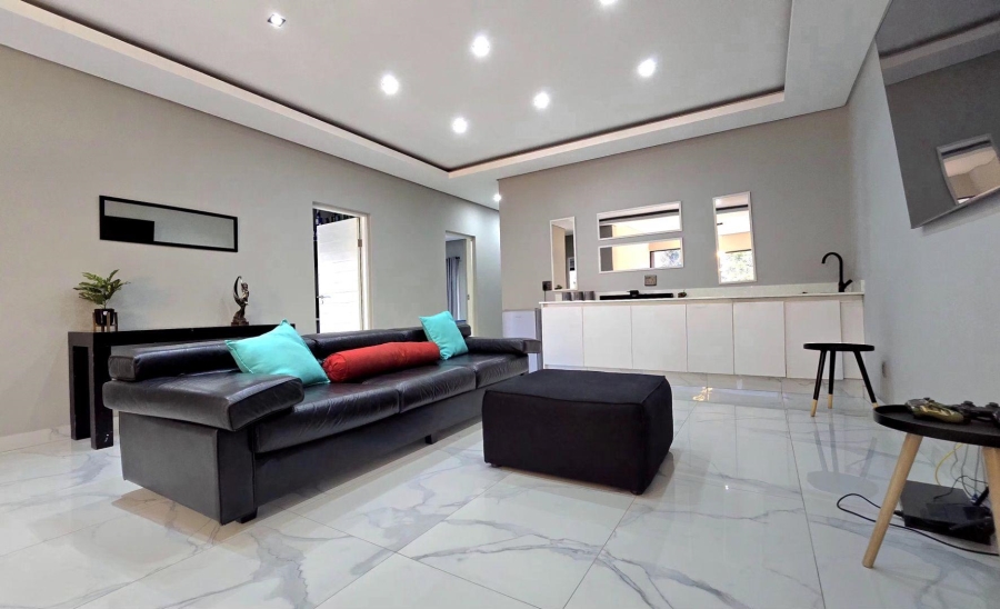 8 Bedroom Property for Sale in Alberante Gauteng