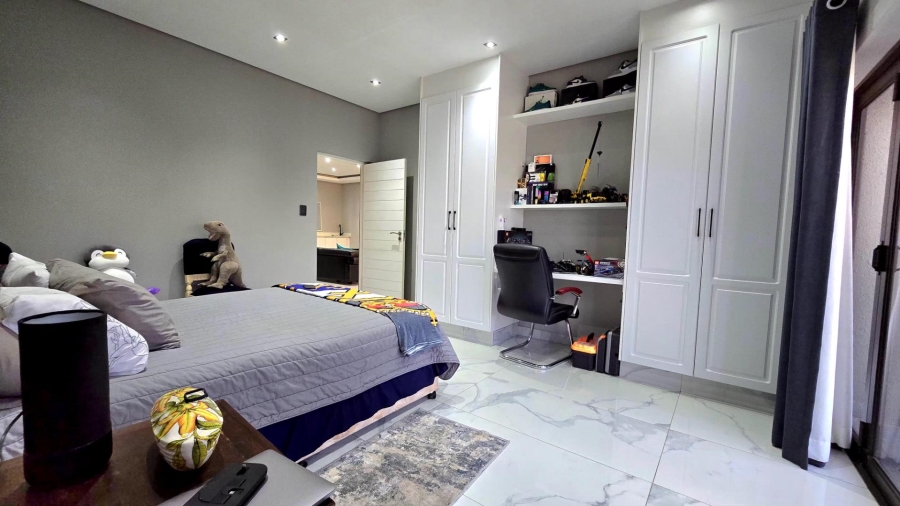 8 Bedroom Property for Sale in Alberante Gauteng