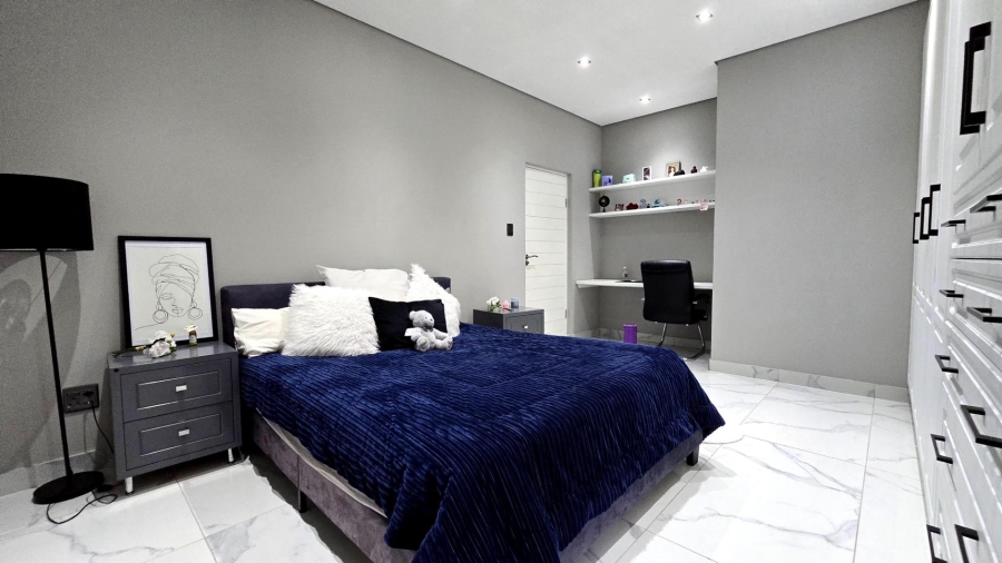 8 Bedroom Property for Sale in Alberante Gauteng