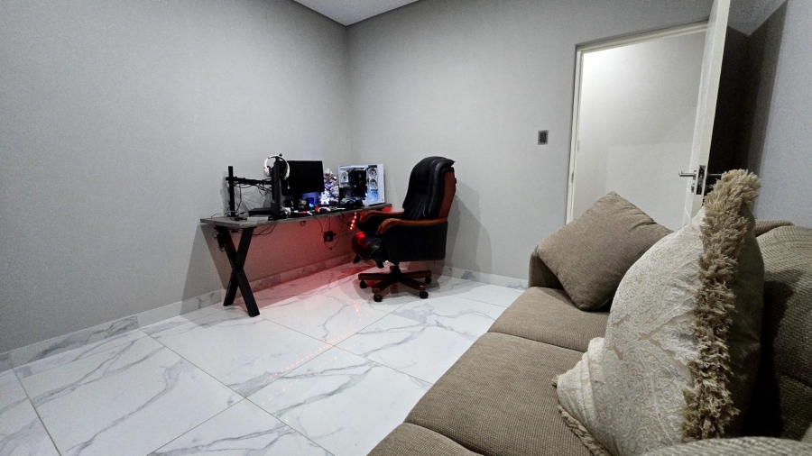 8 Bedroom Property for Sale in Alberante Gauteng