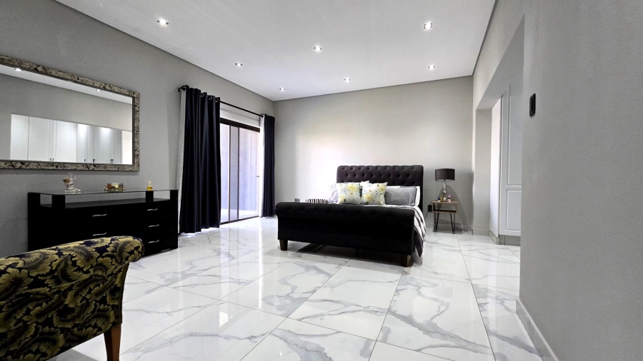 8 Bedroom Property for Sale in Alberante Gauteng