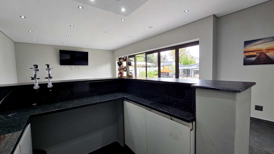 8 Bedroom Property for Sale in Alberante Gauteng