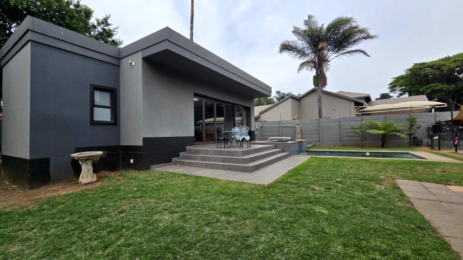 8 Bedroom Property for Sale in Alberante Gauteng