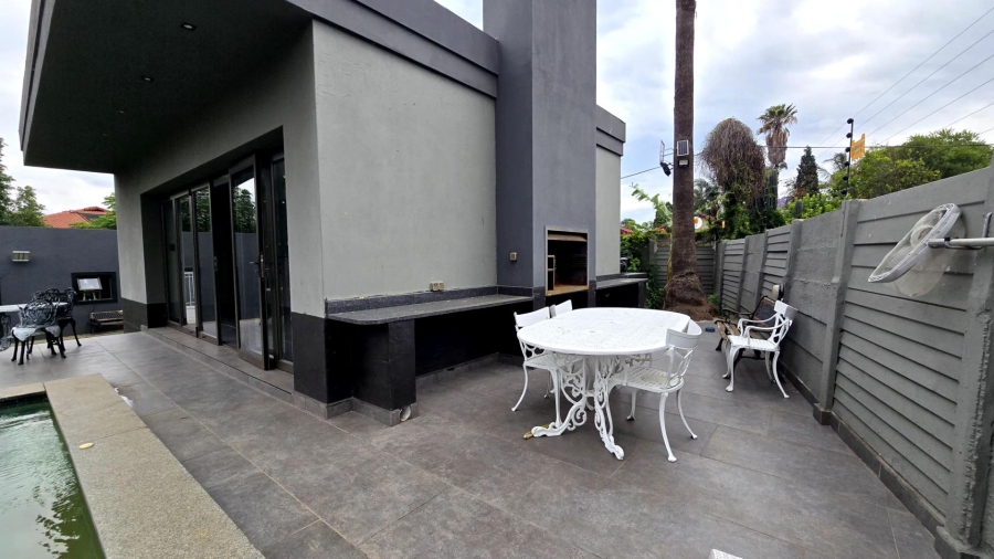 8 Bedroom Property for Sale in Alberante Gauteng