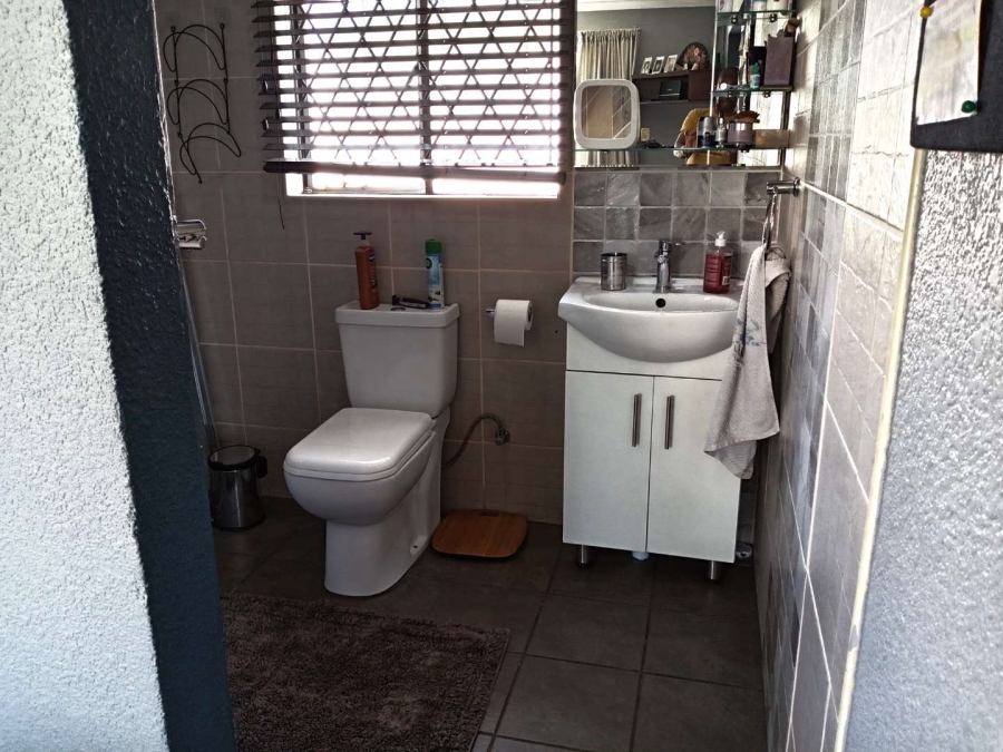 3 Bedroom Property for Sale in Albertsdal Gauteng