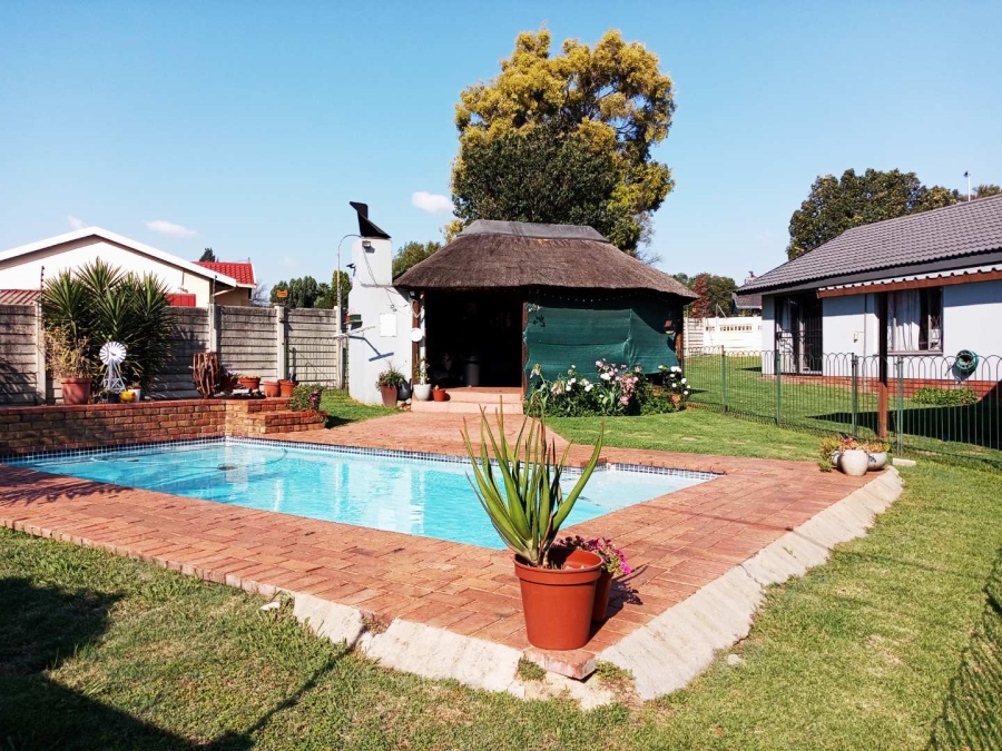 3 Bedroom Property for Sale in Albertsdal Gauteng