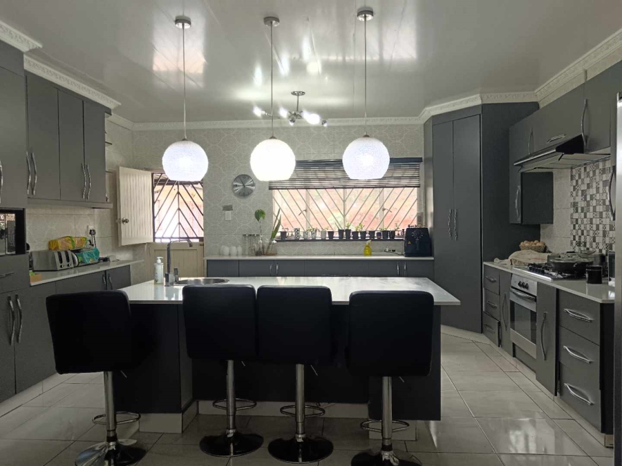 4 Bedroom Property for Sale in Erasmia Gauteng