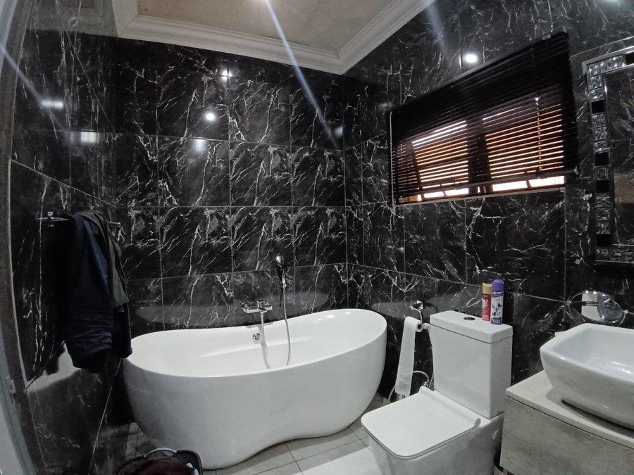 4 Bedroom Property for Sale in Erasmia Gauteng