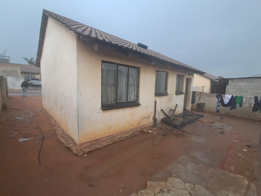 2 Bedroom Property for Sale in Umthambeka Gauteng