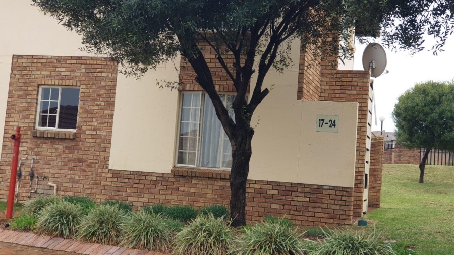 1 Bedroom Property for Sale in Kosmosdal Gauteng