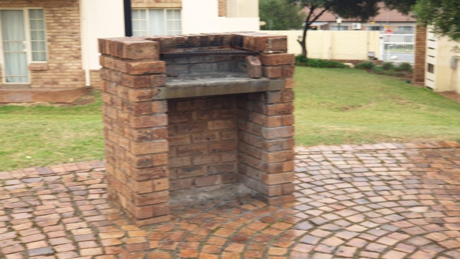 1 Bedroom Property for Sale in Kosmosdal Gauteng