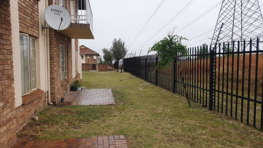1 Bedroom Property for Sale in Kosmosdal Gauteng