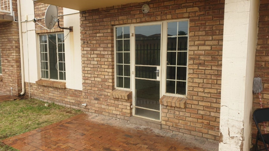 1 Bedroom Property for Sale in Kosmosdal Gauteng