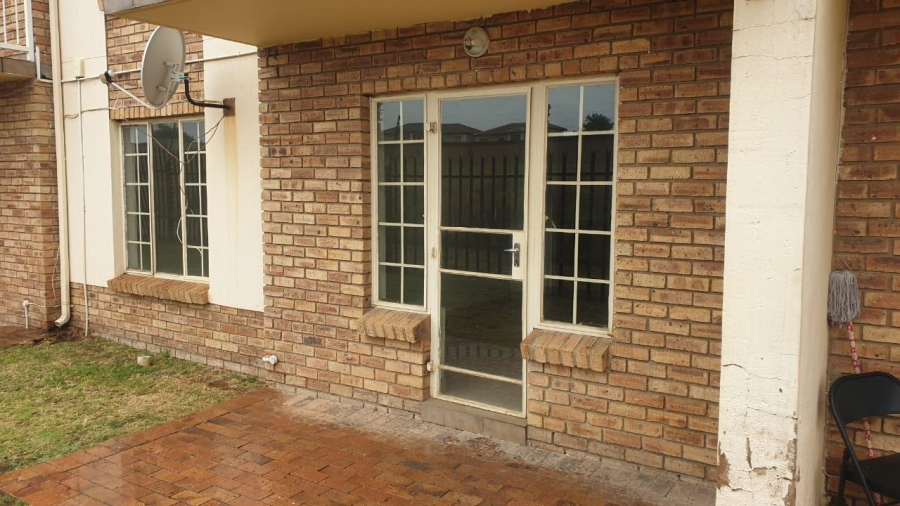 1 Bedroom Property for Sale in Kosmosdal Gauteng