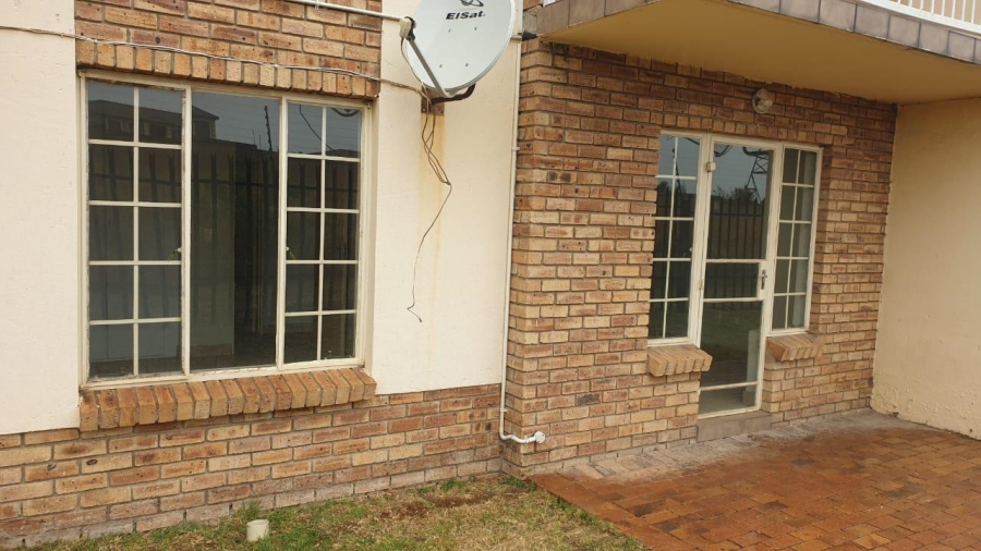 1 Bedroom Property for Sale in Kosmosdal Gauteng