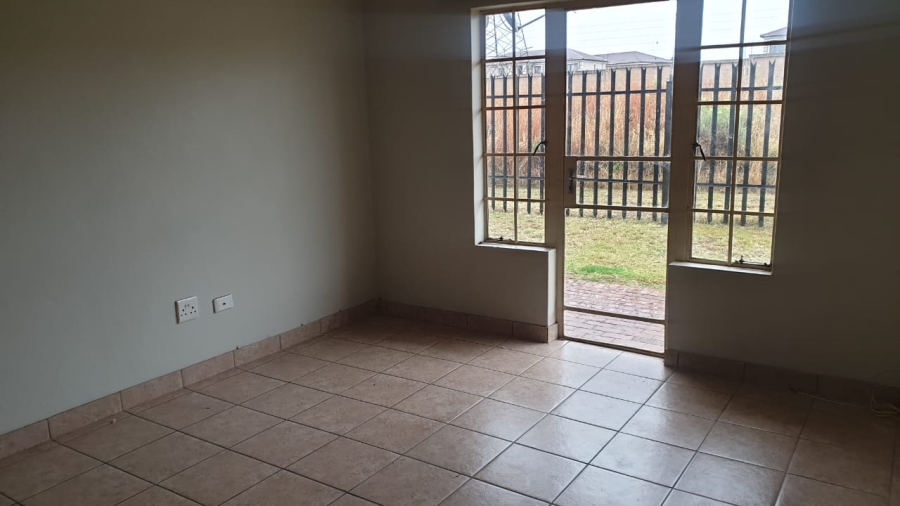 1 Bedroom Property for Sale in Kosmosdal Gauteng