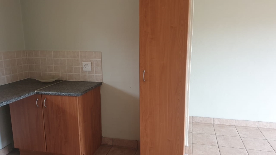 1 Bedroom Property for Sale in Kosmosdal Gauteng