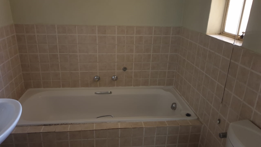 1 Bedroom Property for Sale in Kosmosdal Gauteng